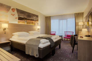 Copyright: Haakon Brox Connecting rom med queensize-seng, Scandic Narvik